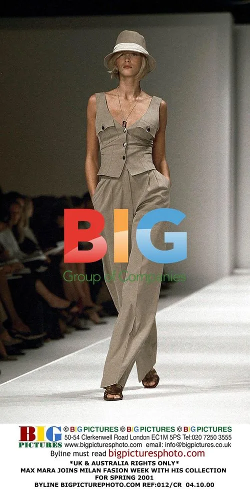 MAX MARA Spring 2001 Collection at Milan Fashion Week