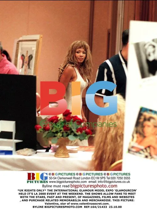 Valentina at Glamourcon LA 2000