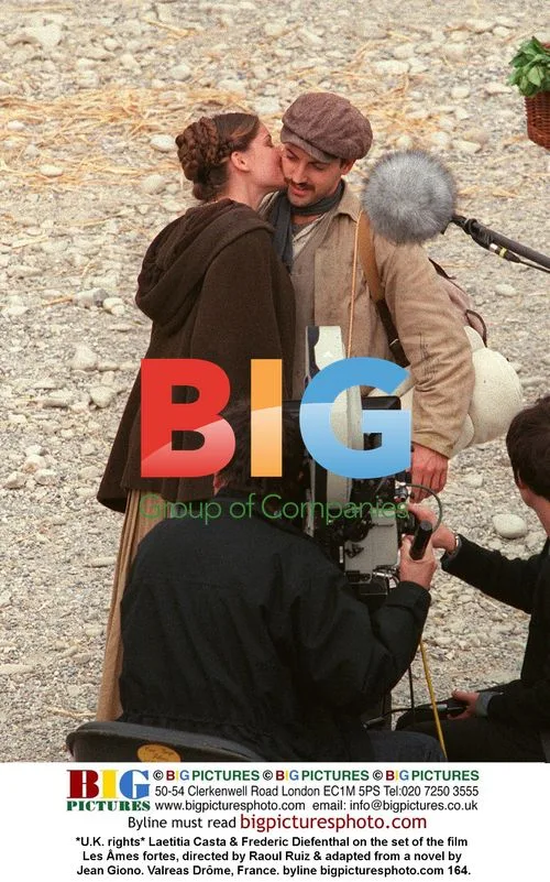 Laetitia Casta & Frederic Diefenthal on film set