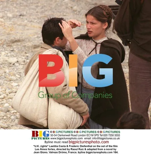 Laetitia Casta & Frederic Diefenthal on Les åmes fortes set