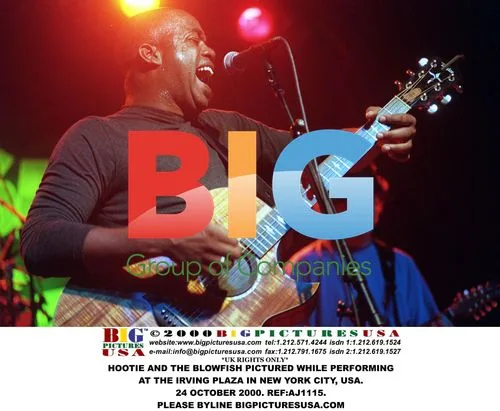 Hootie and the Blowfish performing