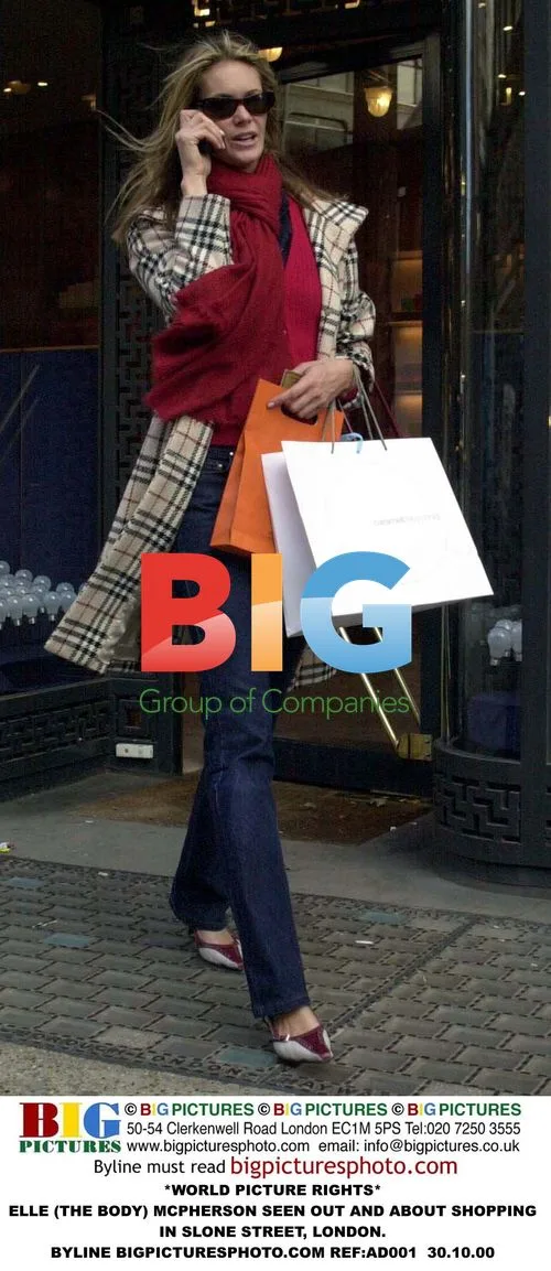 Elle (The Body) McPherson Shopping in London
