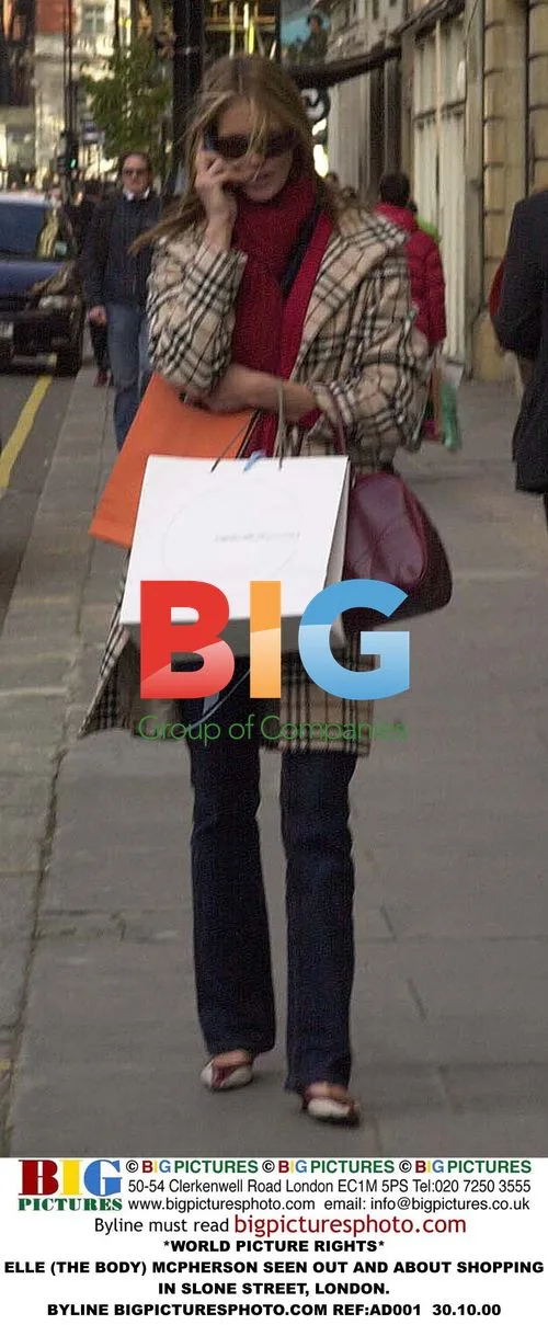 Elle McPherson Shopping in London