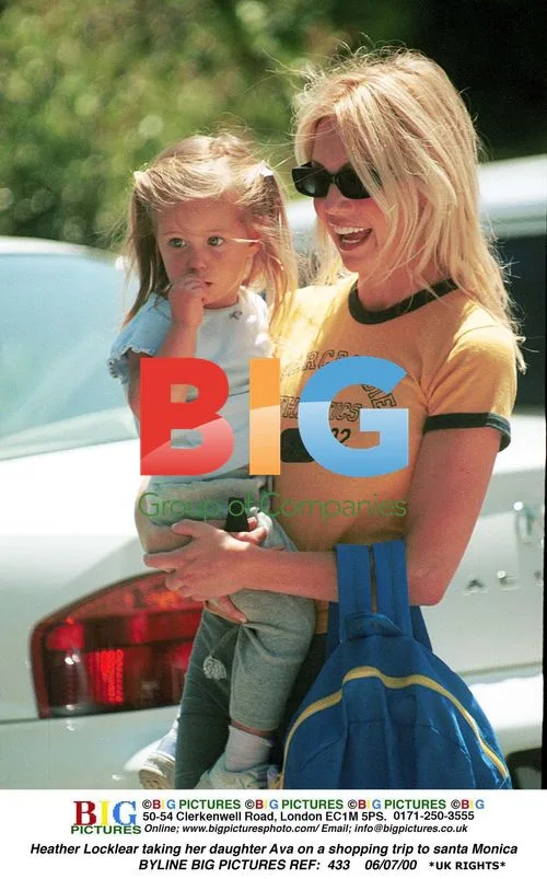 Heather Locklear and daughter Ava shopping