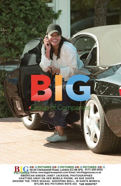 Janet Jackson Shopping in Santa Monica