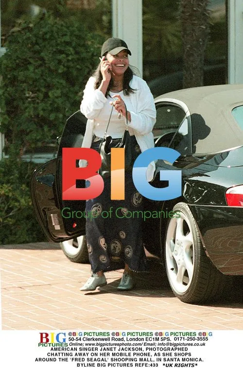 Janet Jackson Shopping in Santa Monica