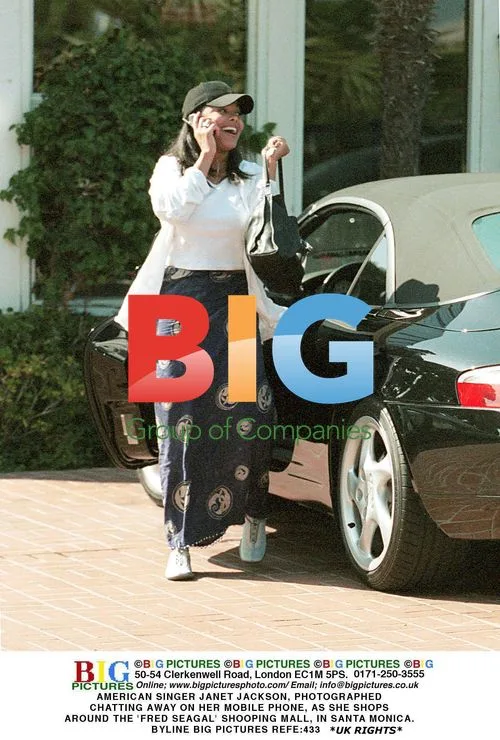 Janet Jackson Shopping in Santa Monica