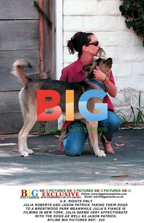 Julia Roberts and Jason Patric with Dogs
