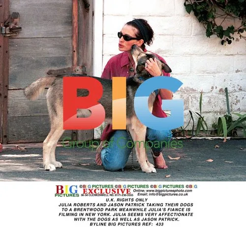 Julia Roberts & Jason Patric with Dogs