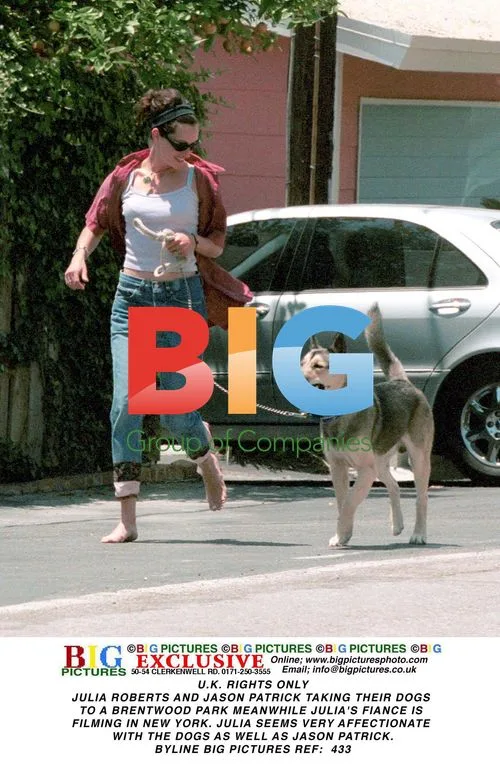 Julia Roberts and Jason Patric with Dogs