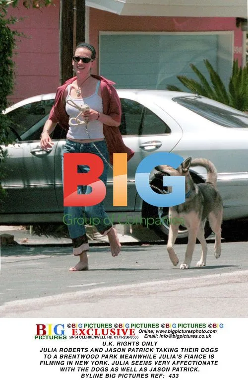 Julia Roberts and Jason Patric with Dogs
