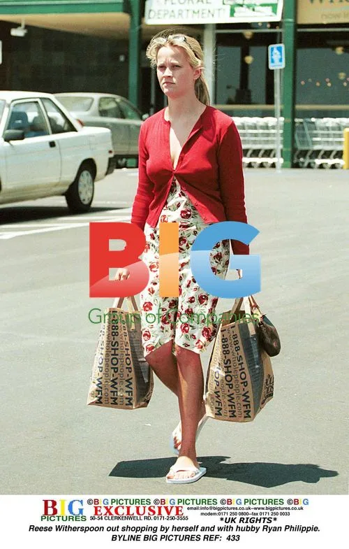 Reese Witherspoon Shopping with Ryan Philippe