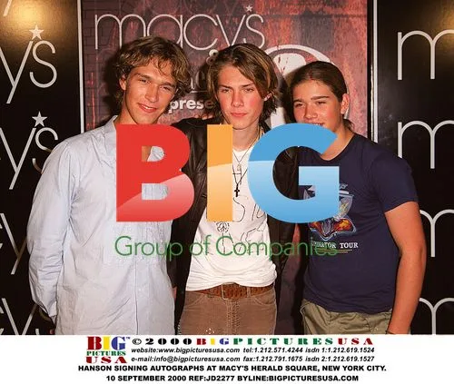 Hanson signing autographs at Macy's