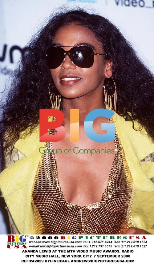 Ananda Lewis at the 2000 MTV VMAs