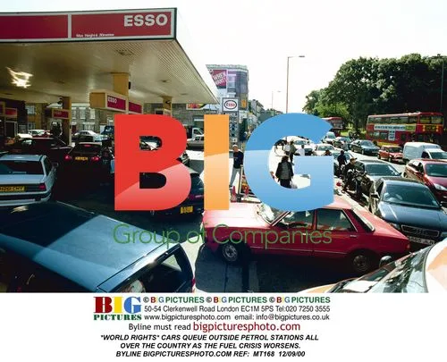 Fuel crisis causes long queues at petrol stations