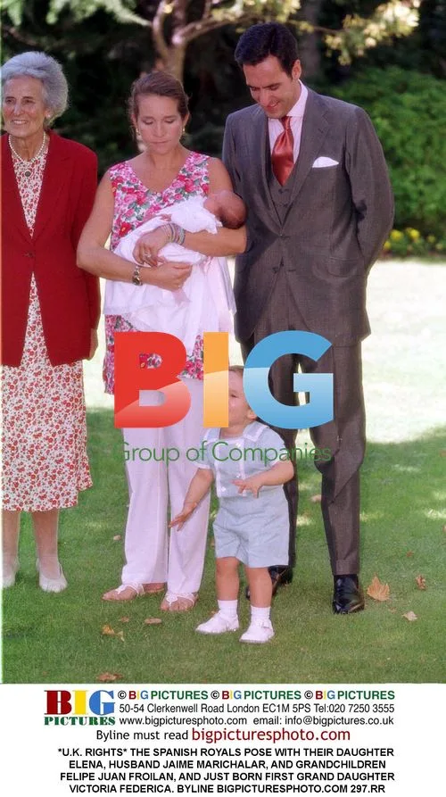 Spanish Royals Pose with Family