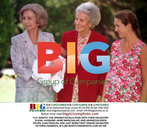 Spanish Royals Pose with Family