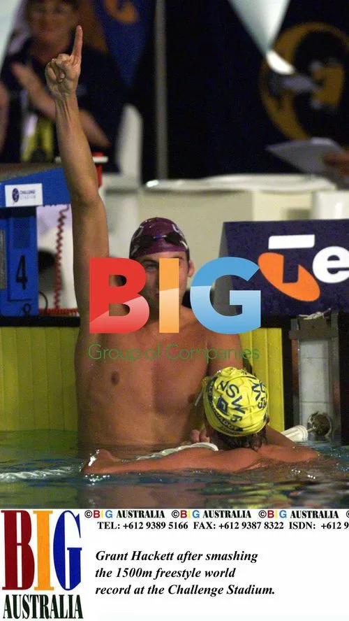 Grant Hackett breaks 1500m freestyle world record