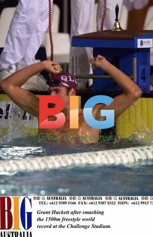 Grant Hackett breaks 1500m freestyle world record