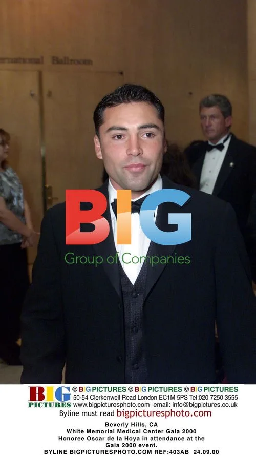 Oscar de la Hoya at White Memorial Medical Center Gala 2000