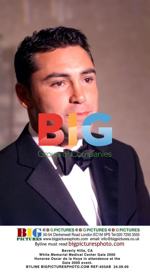 Oscar de la Hoya at White Memorial Medical Center Gala 2000