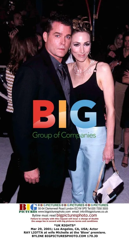 Ray Liotta at 'Blow' premiere with wife