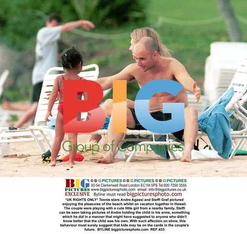 Agassi and Graf Enjoy Hawaiian Beach
