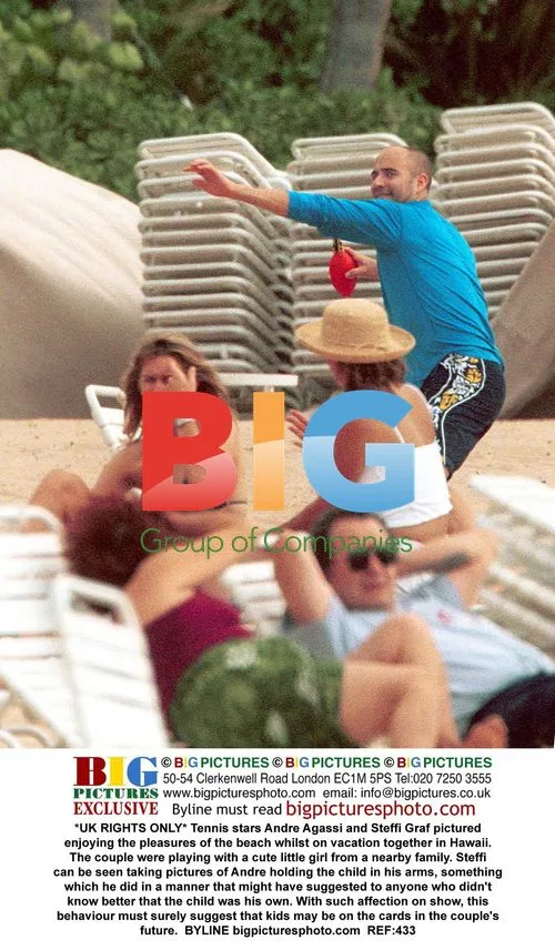 Andre Agassi and Steffi Graf enjoy Hawaiian beach vacation