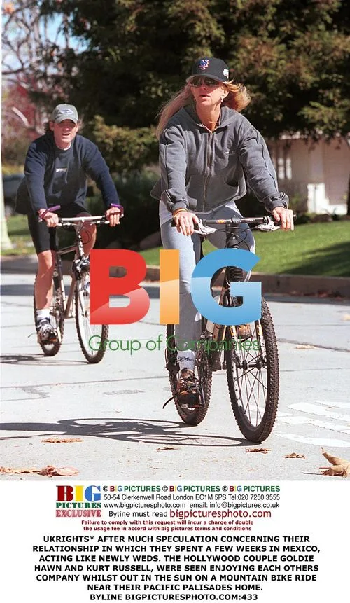 Goldie Hawn and Kurt Russell Bike Ride