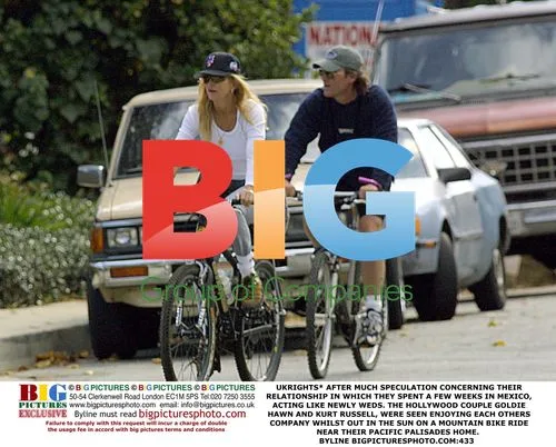 Goldie Hawn and Kurt Russell on Mountain Bike Ride