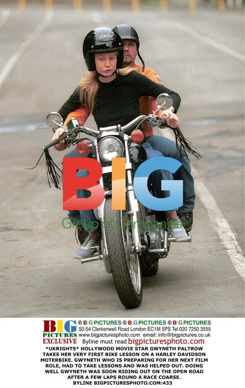 Gwyneth Paltrow's First Bike Lesson