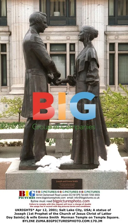 Statue of Joseph and Emma Smith at Mormon Temple