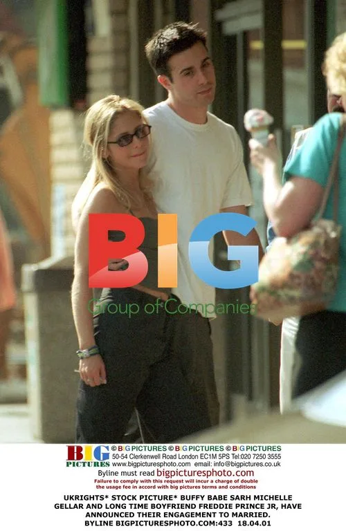 Sarah Michelle Gellar and Freddie Prinze Jr. Engaged