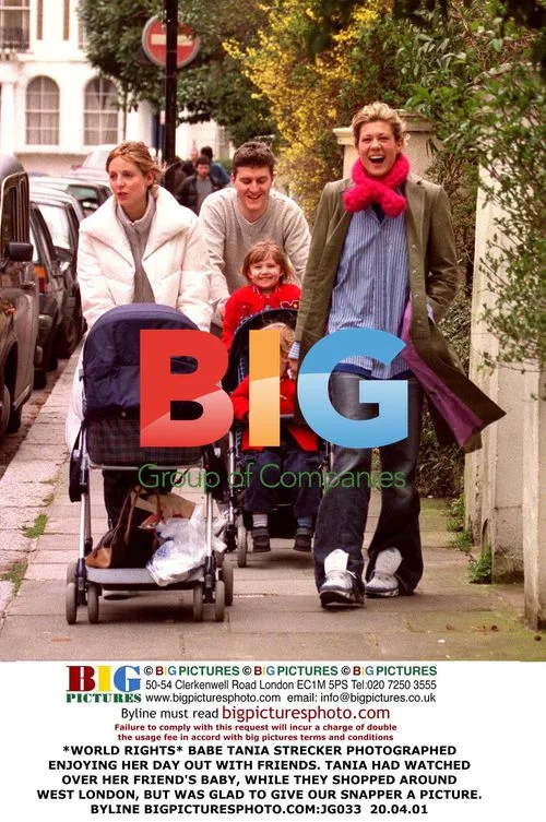 TANIA STRECKER PHOTOGRAPHED SHOPPING IN WEST LONDON