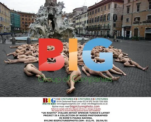 Spencer Tunick's Nude Photoshoot in Rome's Piazza Navona