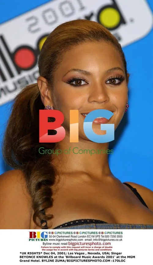 Beyonce at Billboard Music Awards 2001