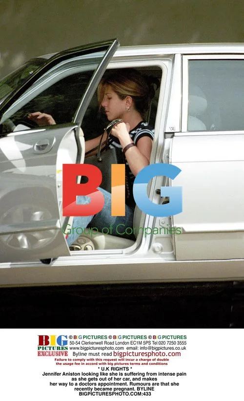 Jennifer Aniston Arrives at Doctor's Appointment