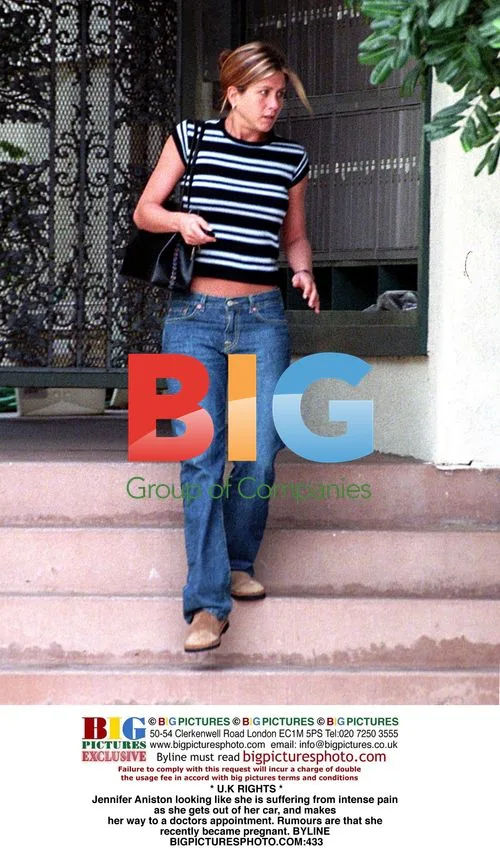 Jennifer Aniston Arrives at Doctor