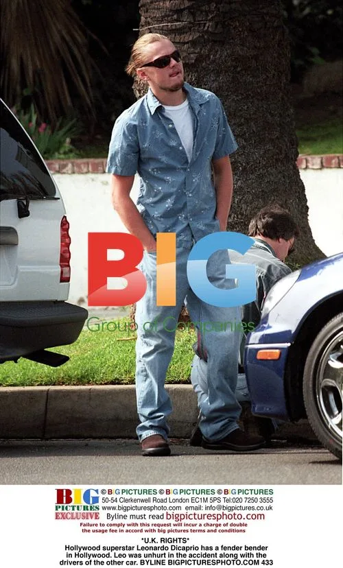 Leonardo Dicaprio in fender bender in Hollywood