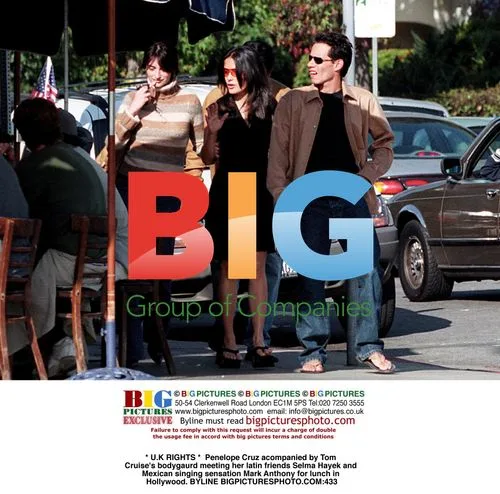 Penelope Cruz meets friends in Hollywood