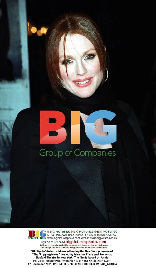 Julianne Moore at 'The Shipping News' Premiere