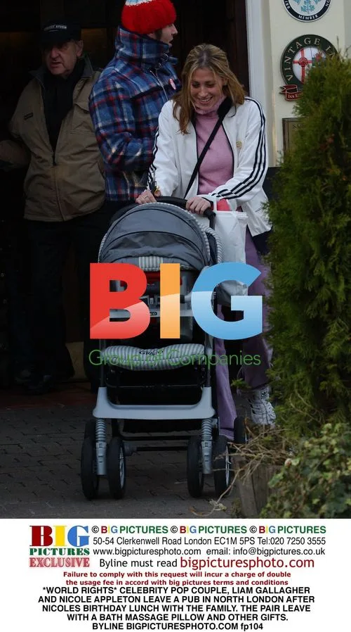 Liam Gallagher and Nicole Appleton Leave Pub