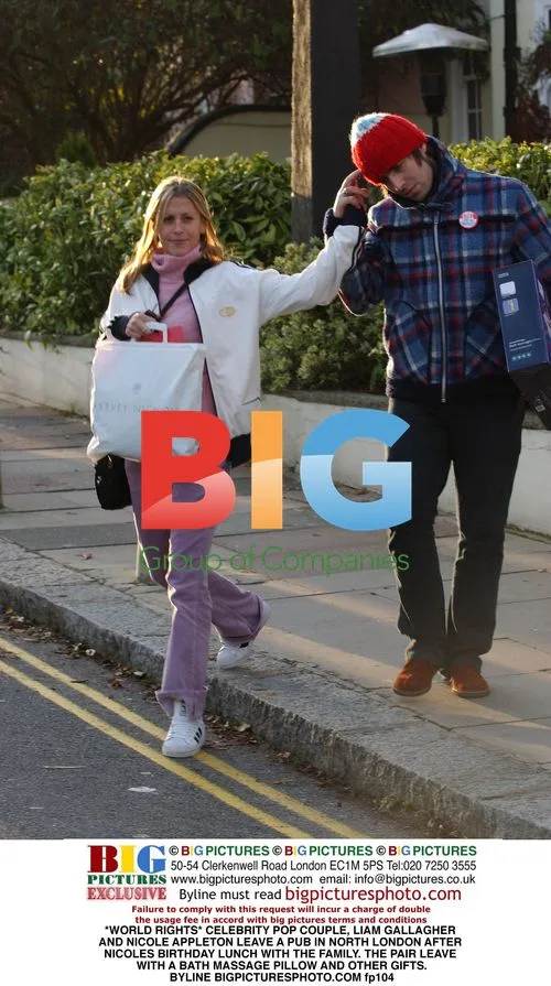 Liam Gallagher and Nicole Appleton leave pub