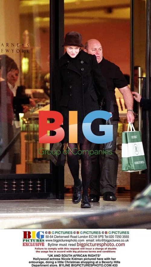 Nicole Kidman Christmas Shopping in Beverly Hills