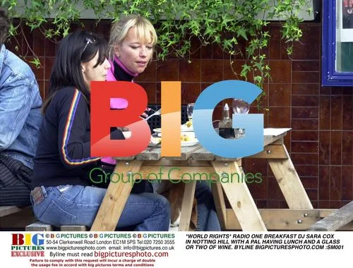 Sara Cox Enjoys Lunch in Notting Hill