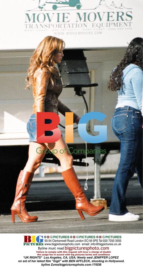 JENIFFER LOPEZ and BEN AFFLECK on Gigli film set
