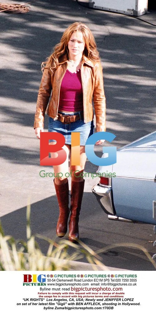 JENIFFER LOPEZ and BEN AFFLECK on "Gigli" set