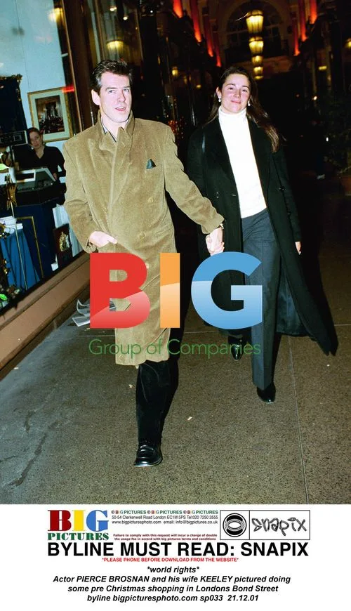 Pierce Brosnan and wife Keeley Christmas shopping