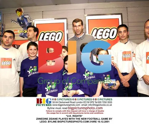 Zidane plays new Lego football game