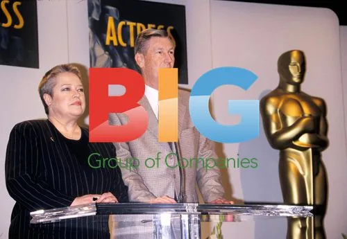 Kathy Bates announces Academy Awards nominations